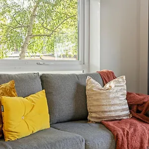 Brand New 1-bed Flat With Free Parking Holiday home