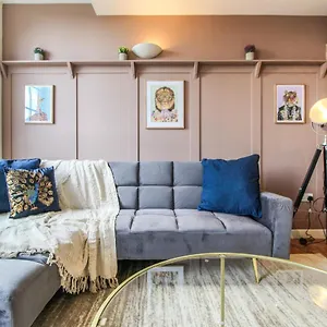 Lovely 1 Bed With Parking Apartment